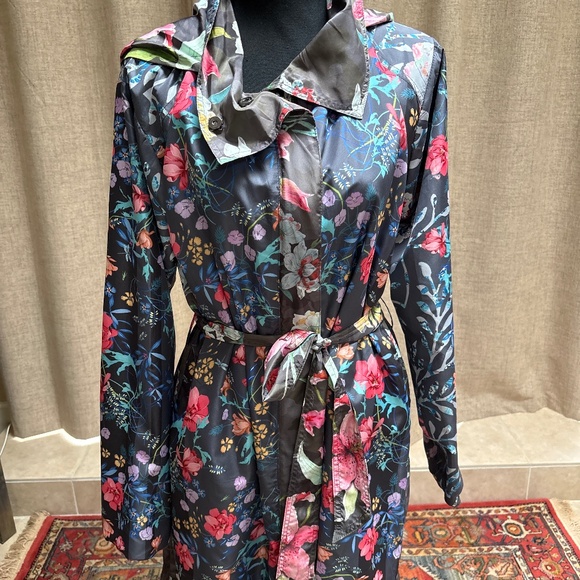 Johnny Was Reversible Floral Raincoat – NWT (Fits S–M) - Picture 4 of 7